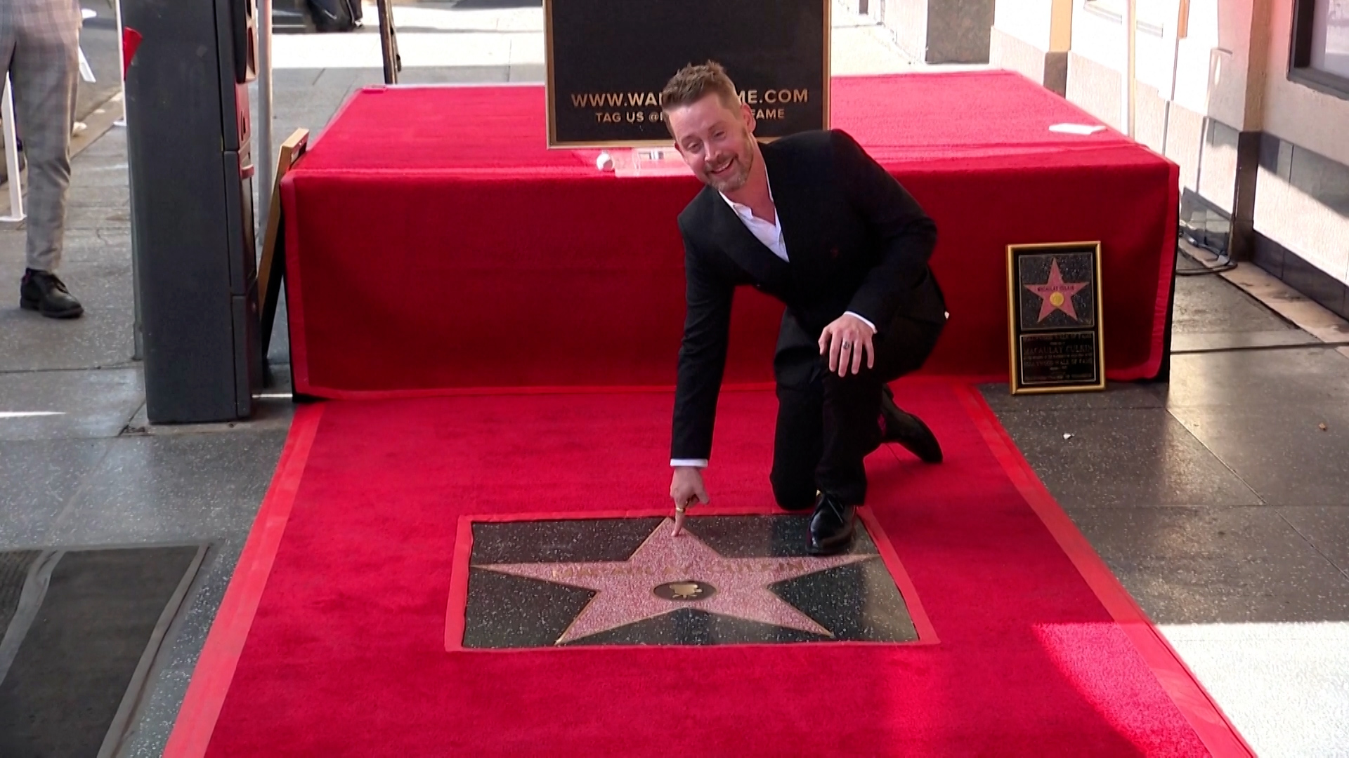  Ο πρωταγωνιστής του «Μόνος στο σπίτι» Μακόλεϊ Κάλκιν απέκτησε το δικό του αστέρι στο Walk of Fame (video)