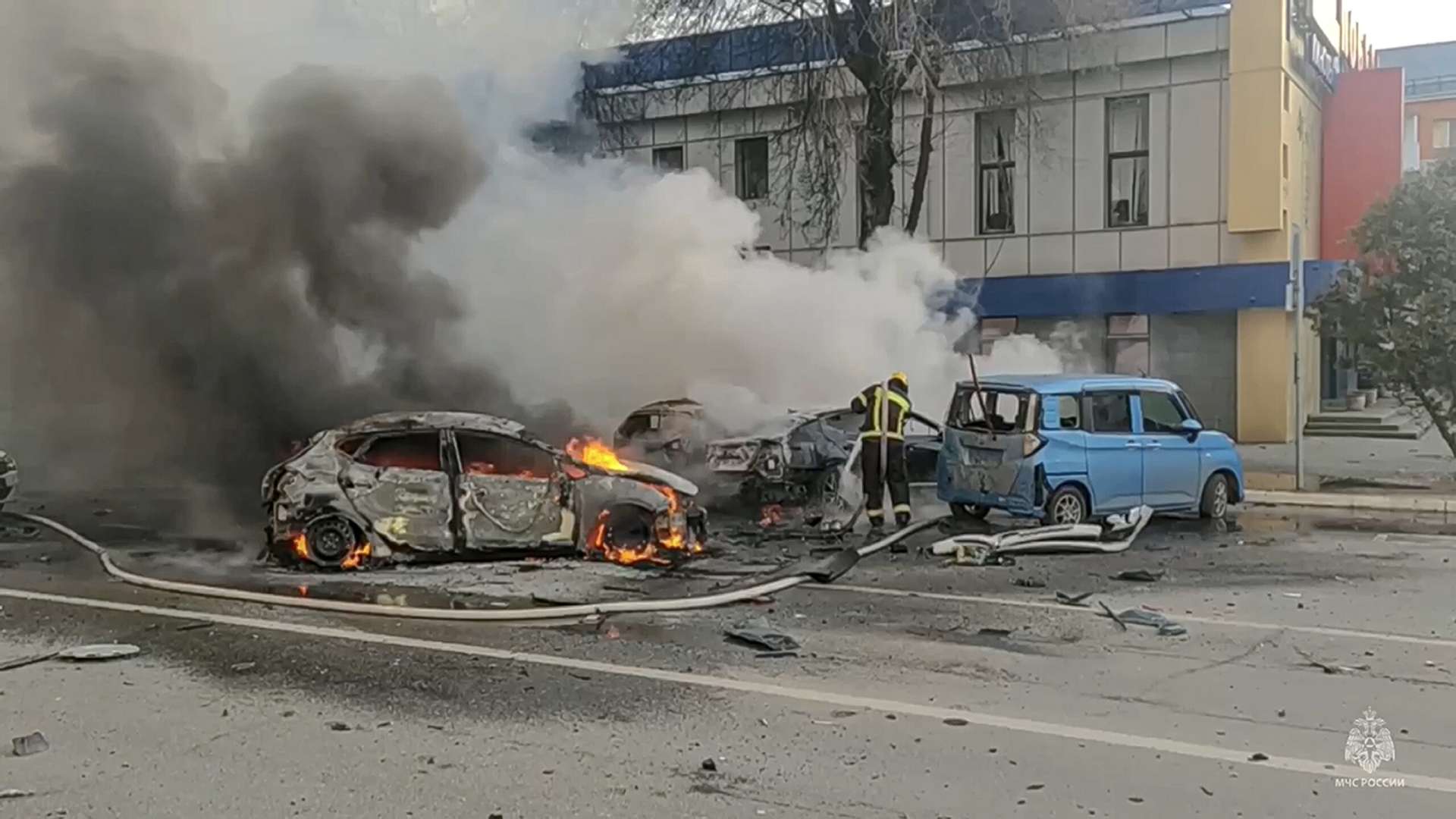  Ρωσία: 22 νεκροί από την επίθεση στο Μπέλγκοροντ – Νέοι βομβαρδισμοί με πυραύλους και drones στο Χάρκοβο