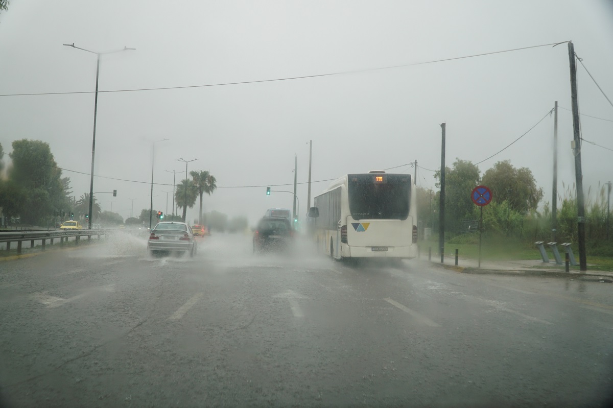  Ισχυρές βροχές και καταιγίδες σε πολλές περιοχές της χώρας έως νωρίς το βράδυ σήμερα – Επικαιροποίηση του έκτακτου δελτίου της ΕΜΥ