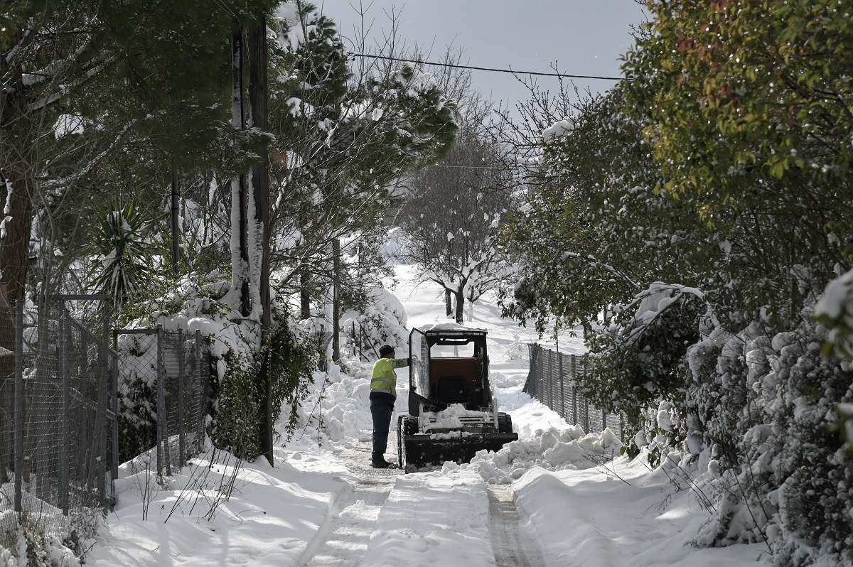  Σε κατάσταση ετοιμότητας τίθενται οι εταιρείες μηχανημάτων έργου για ενδεχόμενο χιονιά