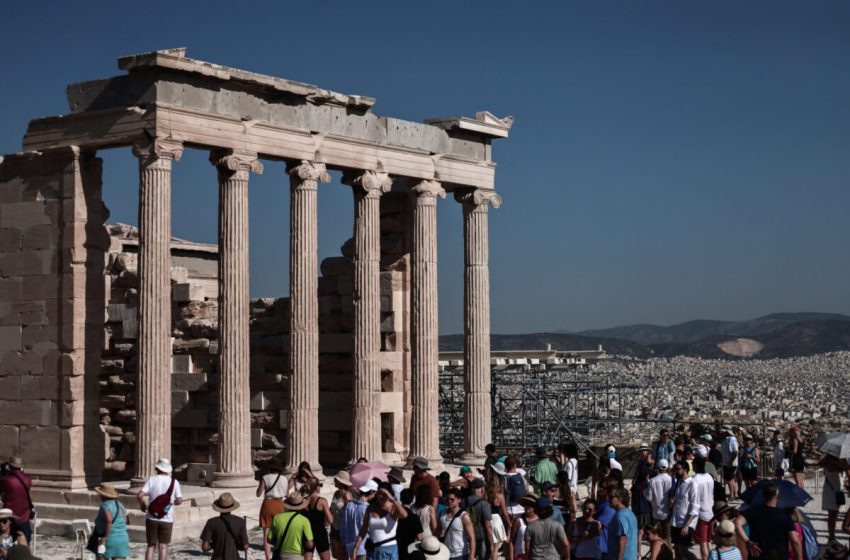  Ρεκόρ εισπράξεων από τον τουρισμό στο 11μηνο του 2023 – Στα 11,9 δισ. περιορίστηκε το έλλειμμα τρεχουσών συναλλαγών