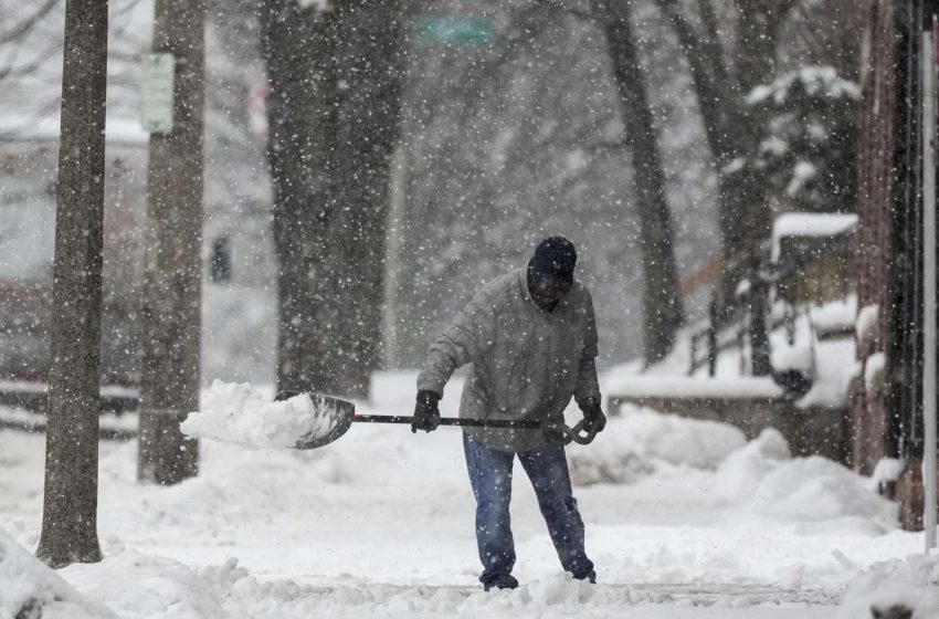  Επικίνδυνα καιρικά φαινόμενα στις ΗΠΑ – Χιονοθύελλα στις μεσοδυτικές πολιτείες και απειλή πλημμυρών στις ανατολικές ακτές