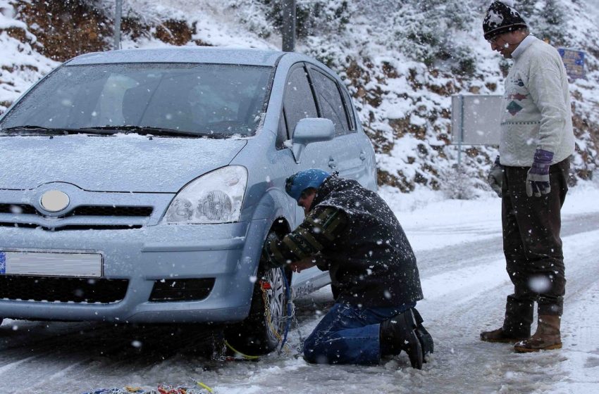  Νέα ψυχρή εισβολή: Με αναμμένες μηχανές εκχιονιστικά και αλατιέρες – Υποχρεωτικές οι αλυσίδες από τη Δευτέρα