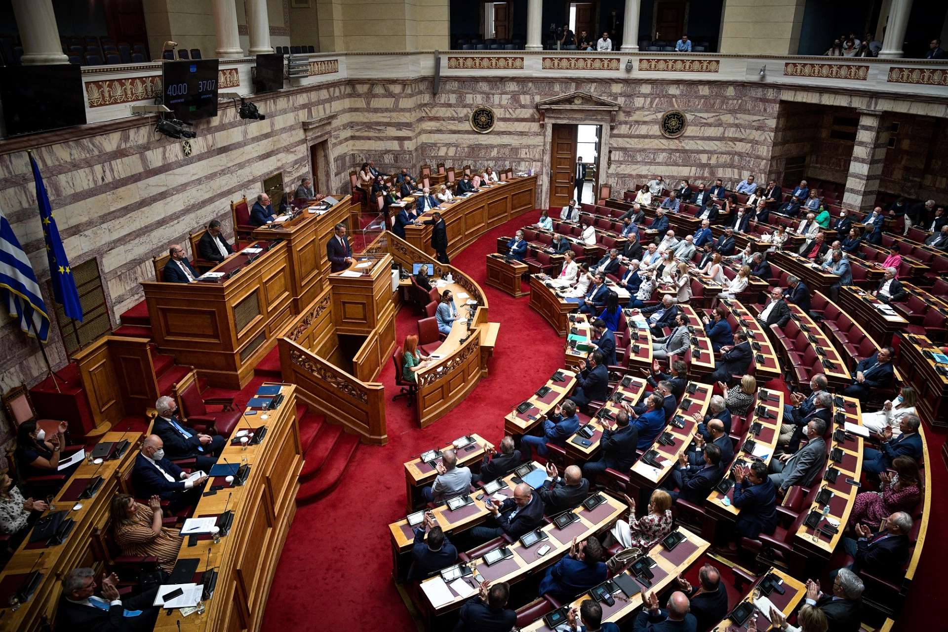  Σφοδρή πολιτική σύγκρουση για την ακρίβεια & το νομοσχέδιο για τον γάμο των ομόφυλων ζευγαριών