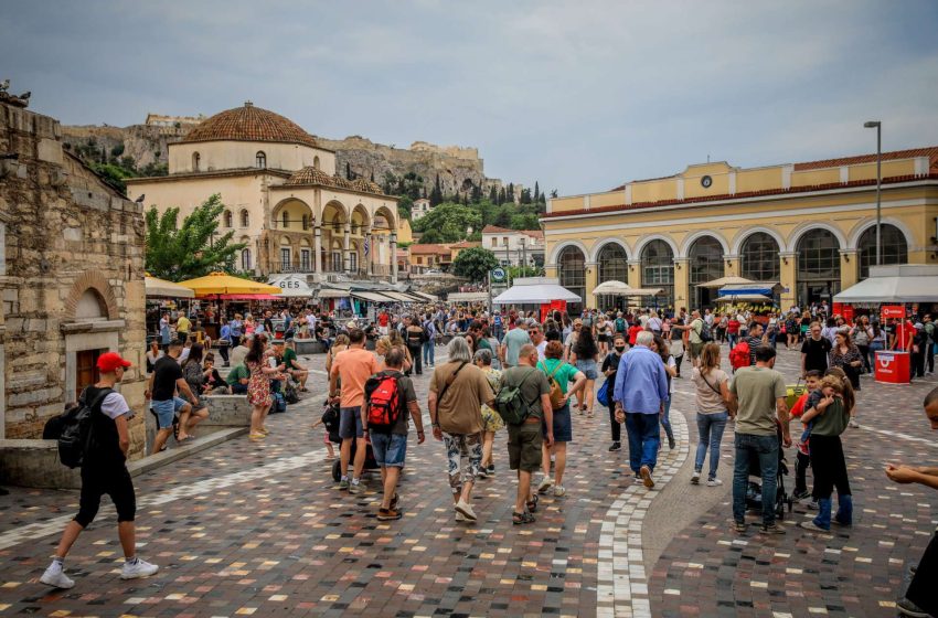  Ρεκόρ ταξιδιωτικής κίνησης το 2023: Πάνω από 32,73 εκατ. τουρίστες στην Ελλάδα – Αύξηση 15,7% στις εισπράξεις