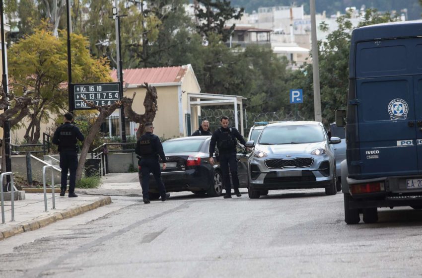  Άγνωστος ο στόχος της ομάδας των τεσσάρων: Χειροπέδες σε δύο «βατράχια» του Π.Ν και έναν πορτιέρη – Ερευνάται η εμπλοκή τους σε ανατίναξη αγωγού ΕΥΔΑΠ