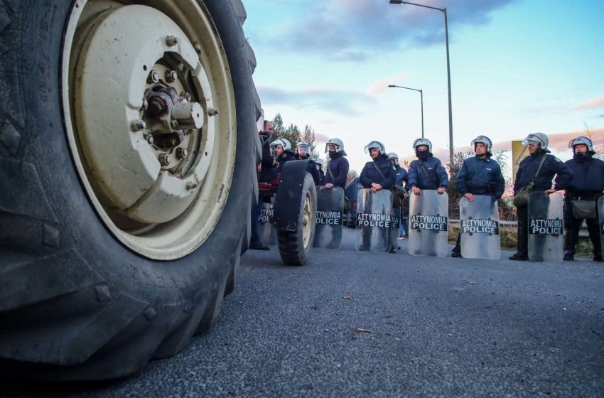  Μετρούν αντίστροφα για την Αθήνα οι αγρότες – Το μήνυμα Μητσοτάκη και τα μέτρα της ΕΛΑΣ για τις μετακινήσεις τους με τα τρακτέρ την Τρίτη