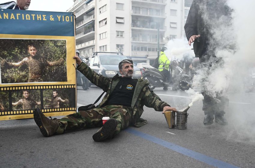  Κινητοποίηση Mελισσοκόμων στο Σύνταγμα – Θα συναντηθούν με τον Λ. Αυγενάκη