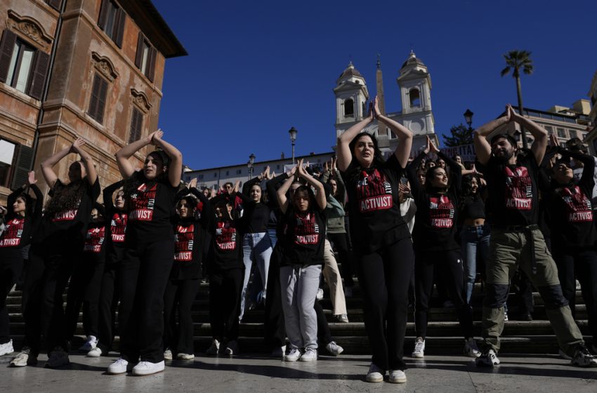  Ιταλία: Χορευτικό flash mob για την εξάλειψη της βίας κατά των γυναικών στη Ρώμη