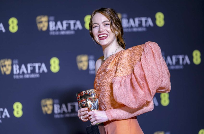  BAFTA: Στιγμιότυπα από τη μεγάλη τελετή – Οι συντελεστές των “Poor Things” και “Oppenheimer” και ο Ντέιβιντ Μπέκαμ (φωτογραφίες)