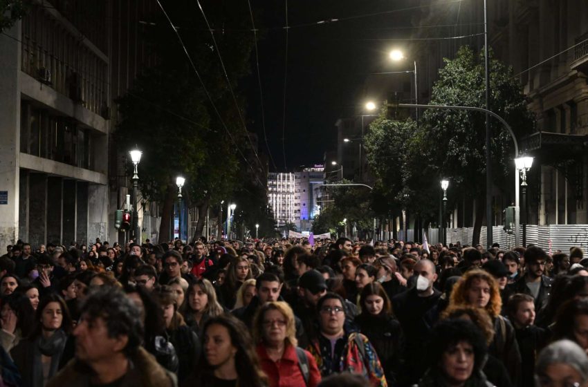  Υπόθεση Κολωνού: Νέα συγκέντρωση και πορεία μετά από την εισαγγελική πρόταση για τον βασικό κατηγορούμενο – Σημειώθηκε μικρή ένταση