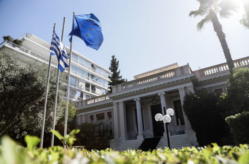  Παραιτήθηκαν Παπασταύρου και Μπρατάκος