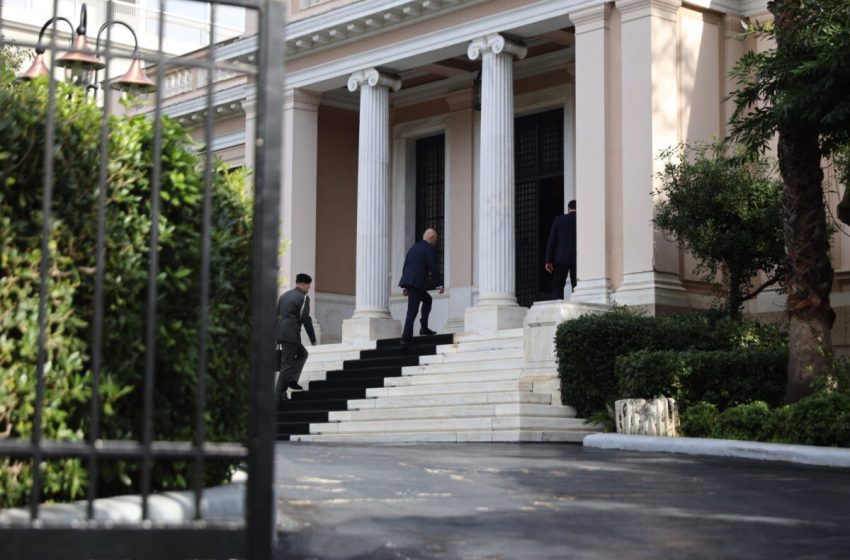  Κυβερνητικές πηγές για το κατηγορητήριο του ΣΥΡΙΖΑ για τον Καραμανλή: Επικοινωνιακό πυροτέχνημα