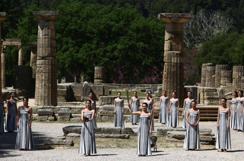  Αφή της Ολυμπιακής Φλόγας: Εικόνες από την τελική πρόβα – Λαμπαδηδρομία 11 ημερών πριν μεταφερθεί στο Παρίσι