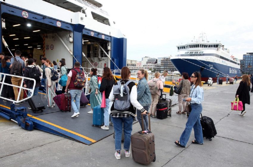  Κίνηση: Όπου φύγει-φύγει οι Αθηναίοι – Ξεκίνησε η έξοδος του Πάσχα – Γεμάτα αναχωρούν τα πλοία