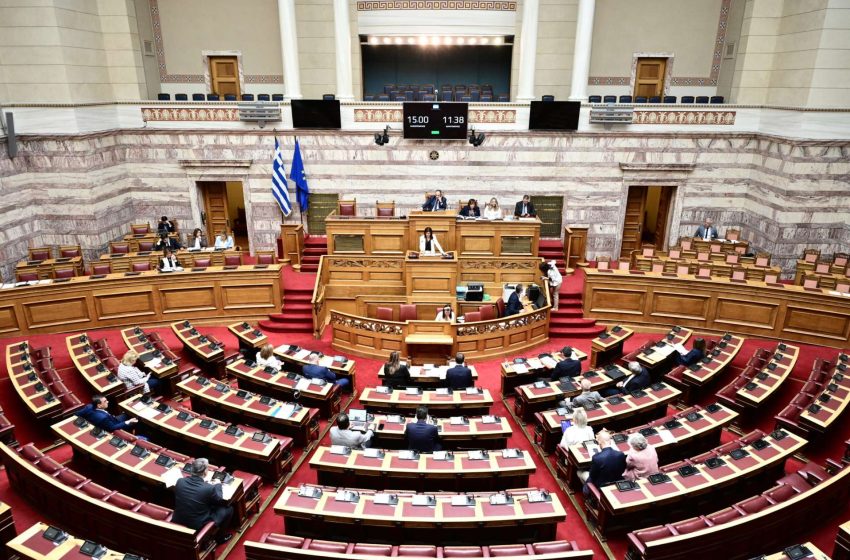  Mε εντατικούς ρυθμούς συνεχίζουν τις περιοδείες οι πολιτικοί αρχηγοί μπροστά στη μάχη των Ευρωεκλογών