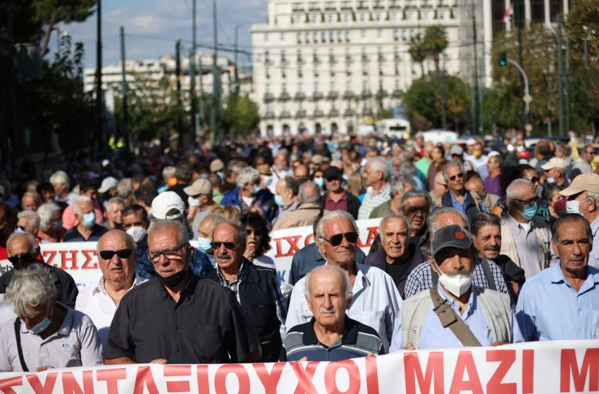  Συντάξεις: Αναδρομικά αναμένουν εκατοντάδες χιλιάδες συνταξιούχοι – Ποιοι είναι οι δικαιούχοι