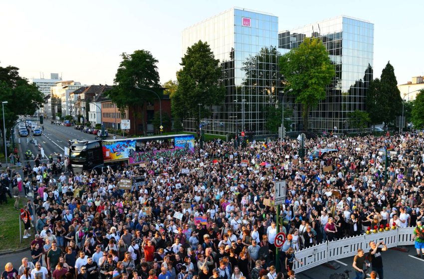  Γερμανία: Διαδηλώσεις ενάντια στην ακροδεξιά λόγω του συνεδρίου του AfD