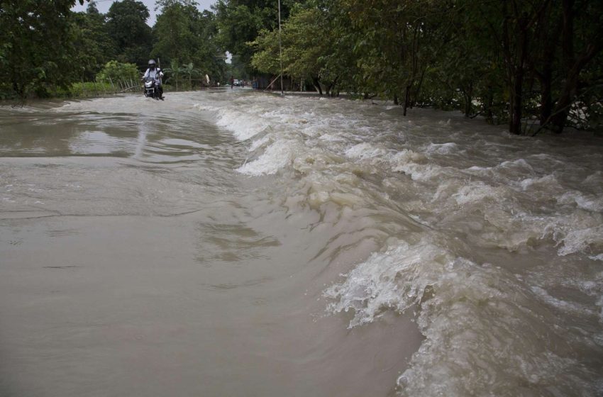  Ινδία: Τουλάχιστον 11 νεκροί από πλημμύρες και  καύσωνα – Μητέρα και οι τρεις κόρες της θάφτηκαν ζωντανές σε κατολίσθηση