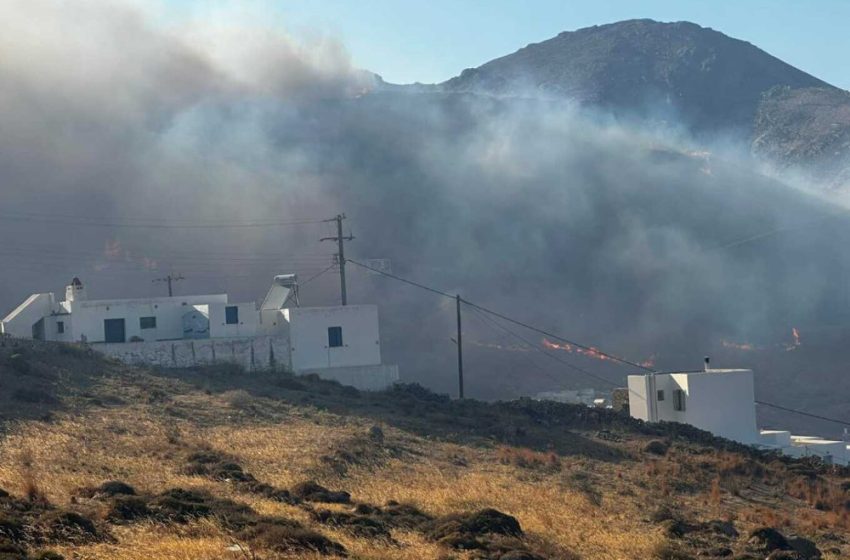  Υπό έλεγχο η φωτιά στη Σέριφο – Eγιναν στάχτη σπίτια