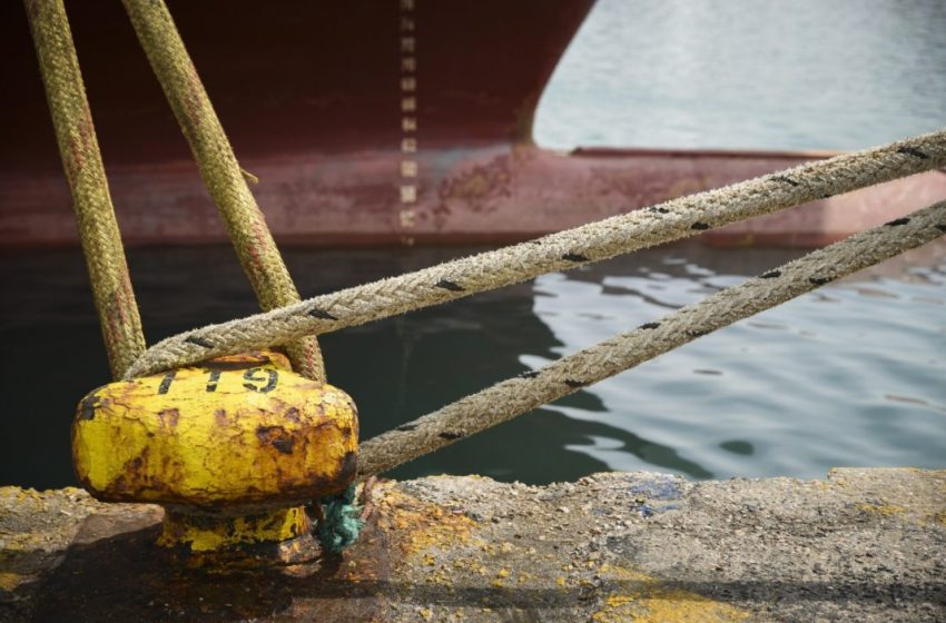  Πρόσκρουση πλοίου στο λιμάνι της Φολεγάνδρου – Πέντε τραυματίες