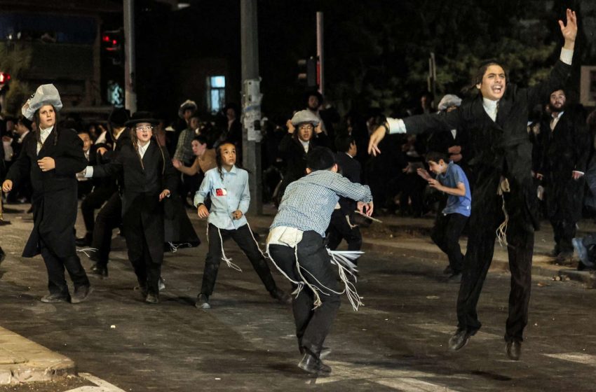  Ιερουσαλήμ: Yπερορθόδοξοι στους δρόμους ως αντίδραση στη στράτευση – Συγκρούσεις με την ισραηλινή αστυνομία