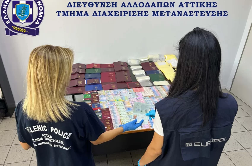  Καλλιθέα: Δύο συλλήψεις για εργαστήριο κατάρτισης πλαστών διαβατηρίων – Η «ταρίφα» και ο τρόπος που δρούσαν