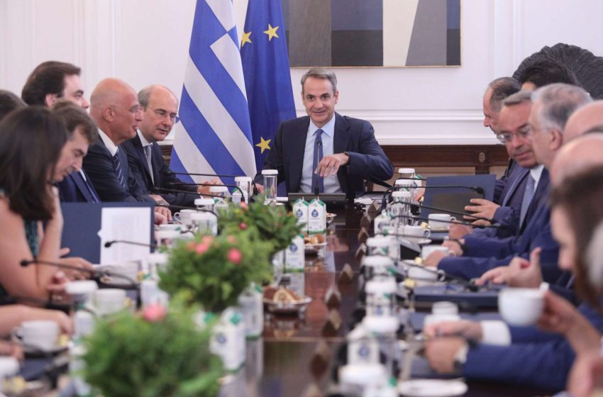  Μέτρα στήριξης των πολιτών: Οι κυβερνητικοί στόχοι και οι προτεραιότητες για ακρίβεια και ηλεκτρικό ρεύμα