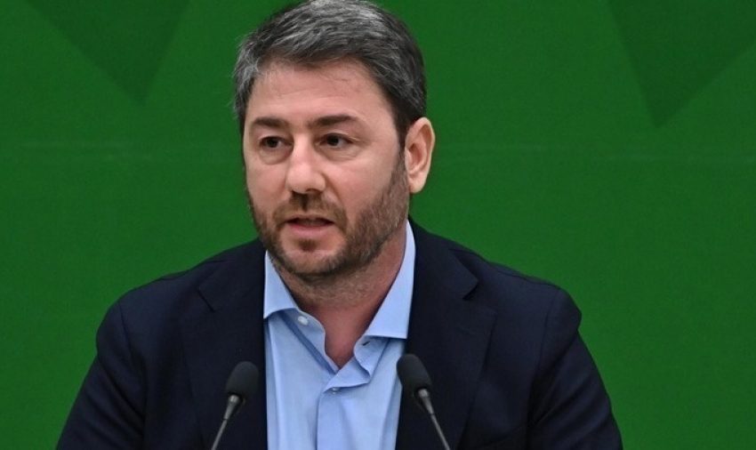  Ανδρουλάκης: Βαφτίζετε «μεταρρυθμίσεις» τα μπαλώματα, βάζοντας τα προβλήματα του Ε.Σ.Υ. κάτω από το χαλί