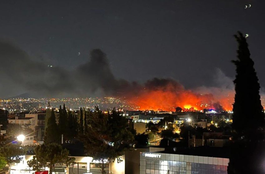  Μεγάλη πυρκαγιά στη λεωφόρο Καραμανλή στις Αχαρνές, καίγονται εγκαταστάσεις – Ήχησε το 112