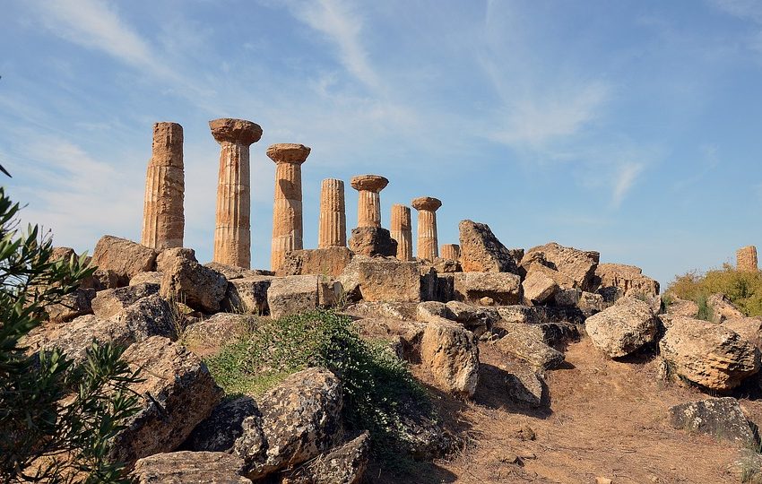  Πριγκιπικός τάφος με πλούσια ταφικά αντικείμενα βρέθηκε σε Νεκρόπολη στην Ιταλία