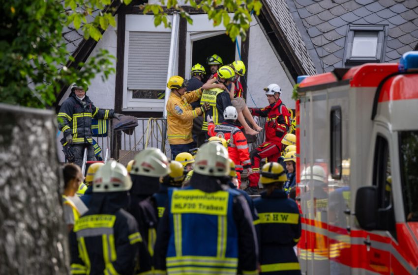  Γερμανία: Σε εξέλιξη ο απεγκλωβισμός των παγιδευμένων στα συντρίμμια του ξενοδοχείου που κατέρρευσε – Σώο απομακρύνθηκε ένα παιδί