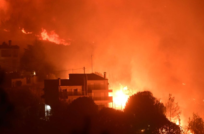  Meteo: Δορυφορική εικόνα της δασικής πυρκαγιάς του Βαρνάβα – Στάχτη πάνω από 100.000 στρέμματα