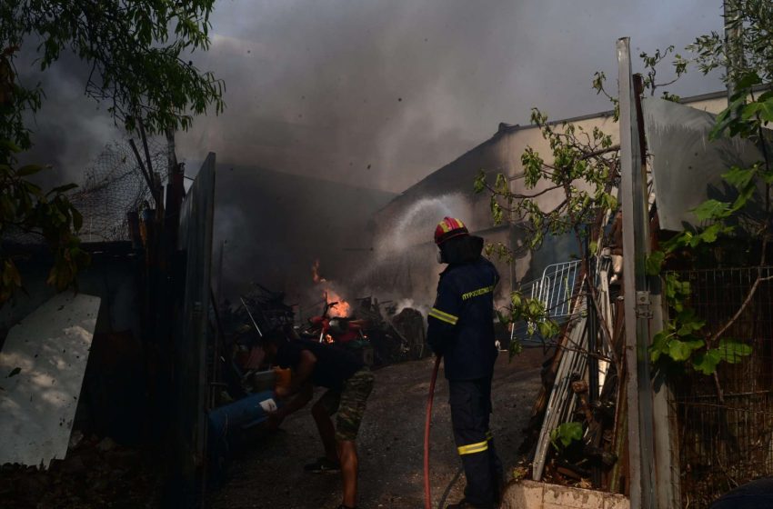  Φωτιά στη BA Aττική: Πότε αναμένεται εξασθένηση των ανέμων