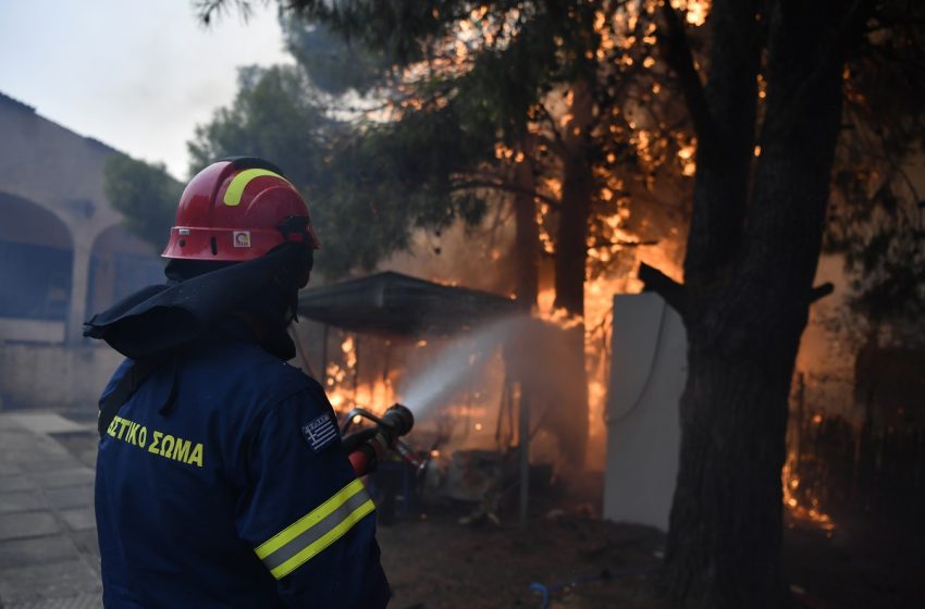  Η επόμενη ημέρα στη ΒΑ Αττική: Συνεχίζεται η καταγραφή των ζημιών – Πλιάτσικο στα καμένα με 17 προσαγωγές και μια σύλληψη