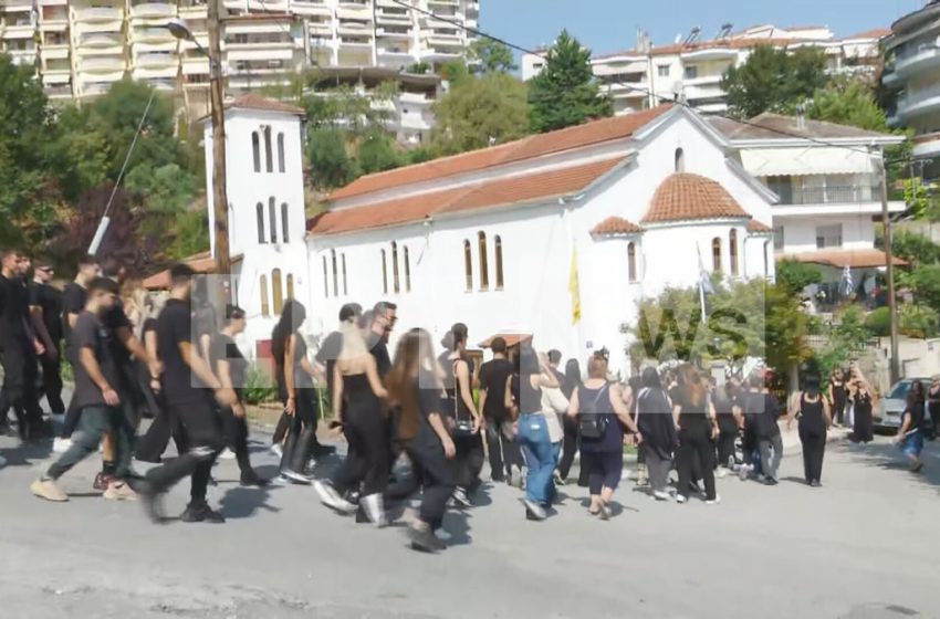  Τραγωδία στη Χαλκιδική: Συγγενείς και φίλοι αποχαιρετούν τον 19χρονο- Απαντήσεις αναζητούν οι γονείς