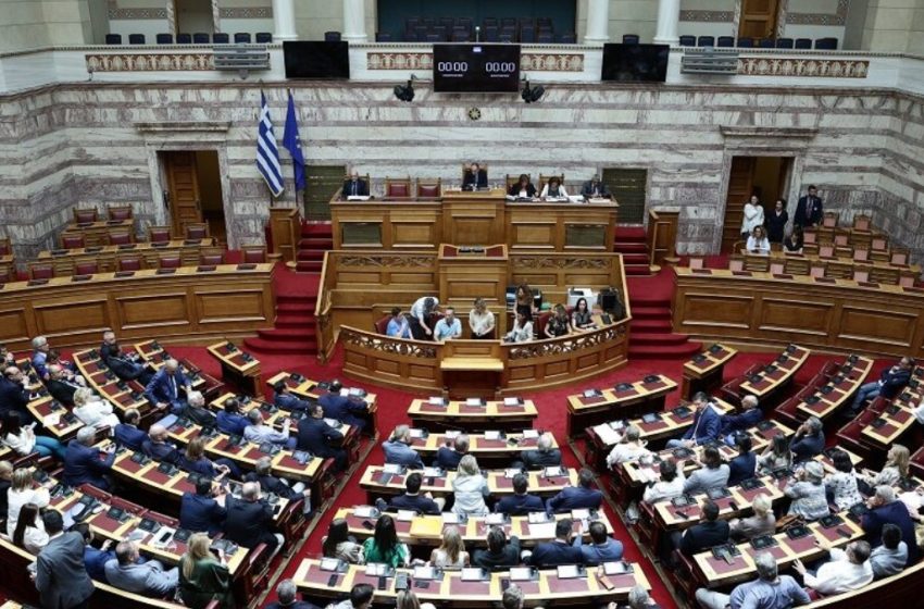  Αυστηρή κριτική της αντιπολίτευσης στην κυβέρνηση για τις φωτιές στην Αττική