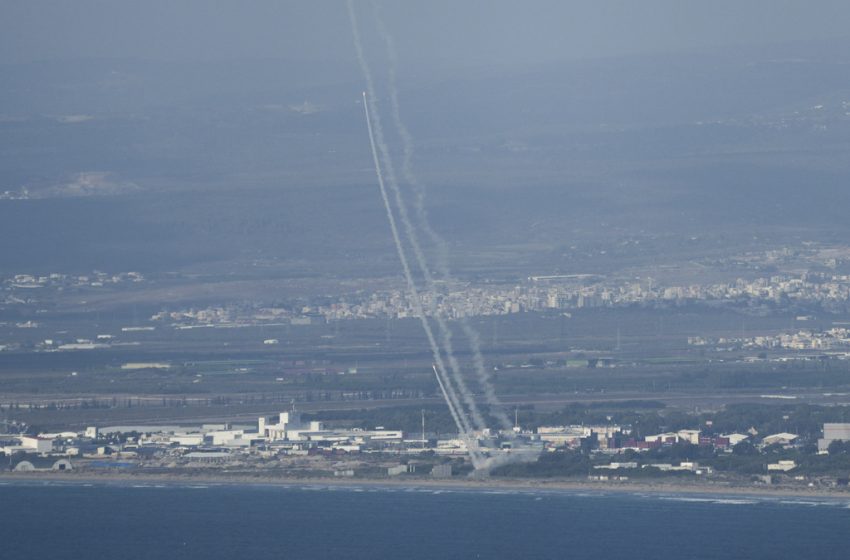  «Βέλη του βορρά»: Το Ισραήλ επληξε με 1600 επιθέσεις το νότιο Λίβανο – Αντίποινα «σε βάθος 60 χλμ» από την Χεζμπολάχ – Εκτοπισμός αμάχων