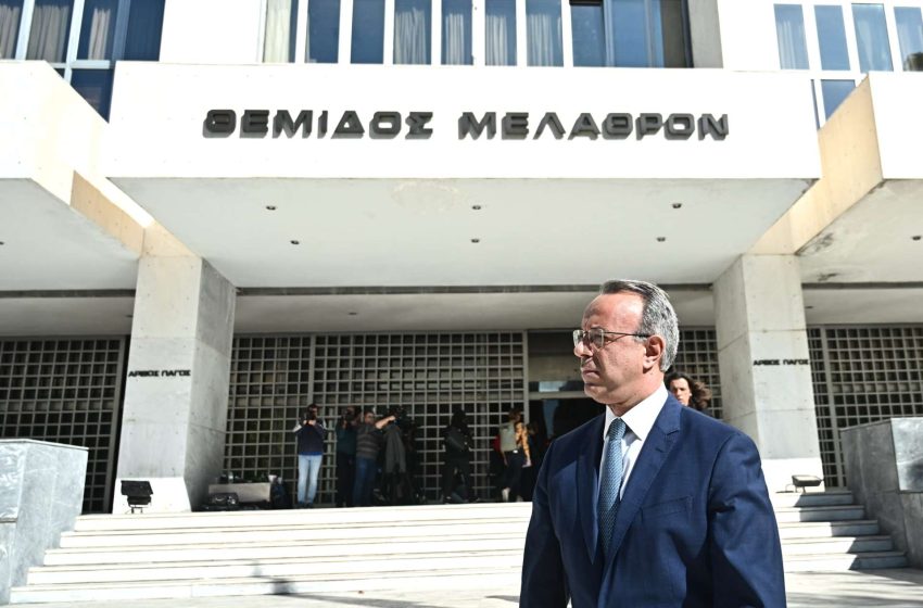  Στον Άρειο Πάγο ο Σταϊκούρας: Παρέδωσε νεότερα στοιχεία για τον σιδηρόδρομο – Κατέθεσε τρίτη μηνυτήρια αναφορά