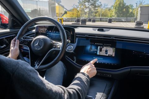 Mercedes-Benz improves automated parking 