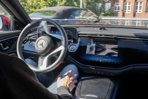 Mercedes-Benz improves automated parking 