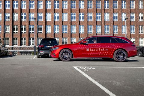 Mercedes-Benz improves automated parking 