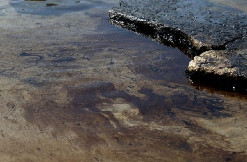  Ρωσική περιοχή κηρύσσει κατάσταση έκτακτης ανάγκης καθώς διευρύνεται πετρελαιοκηλίδα στη Μαύρη Θάλασσα