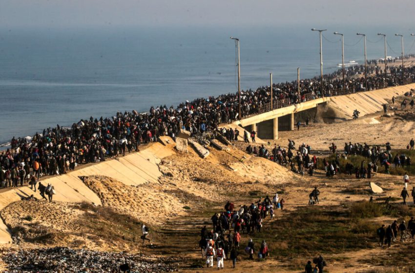  Συγκλονιστικές εικόνες: Χιλιάδες Παλαιστίνιοι επιστρέφουν στη βόρεια Γάζα μετά την συμφωνία με το Ισραήλ  – Ζωντανή μετάδοση