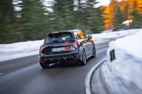 Αυτά είναι τα γνήσια αξεσουάρ που κάνουν το Mini John Cooper Works να έχει μέγιστες επιδόσεις στα χιόνια