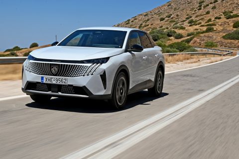  Ολοταχώς για νέο best seller το SUV Peugeot 3008- Ήδη έχει ξεπεράσει τις 100 χιλιάδες παραγγελίες