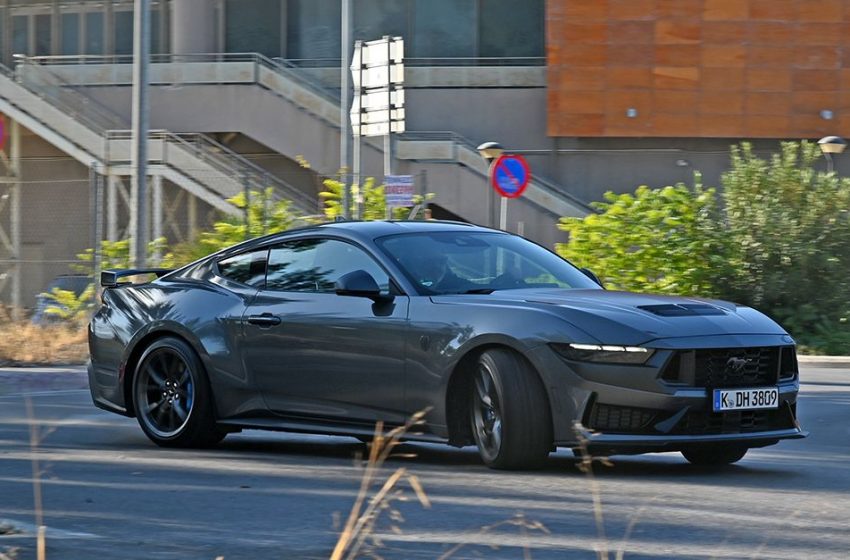  O Μαξ Φερστάπεν στ(ρ)ίβει τη Mustang Dark Horse σε πίστα- Δες το βίντεο