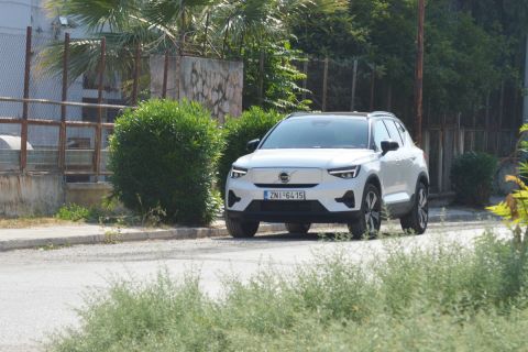 Volvo XC40 Recharge P8