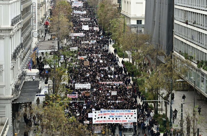  Απεργία στις 28/2 για τα Τέμπη: Μαζική συμμετοχή από εκπαιδευτικούς, συνδικάτα και ομοσπονδίες – Πώς θα κινηθούν τα ΜΜΜ