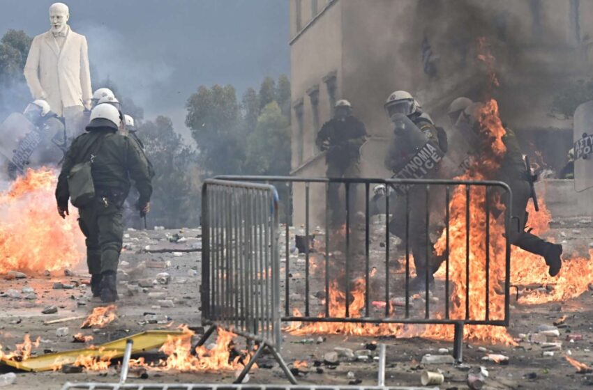  Live: Επεισόδια σε Αθήνα και Θεσσαλονίκη – Μολότοφ στο προαύλιο της Βουλής μετά το συλλαλητήριο